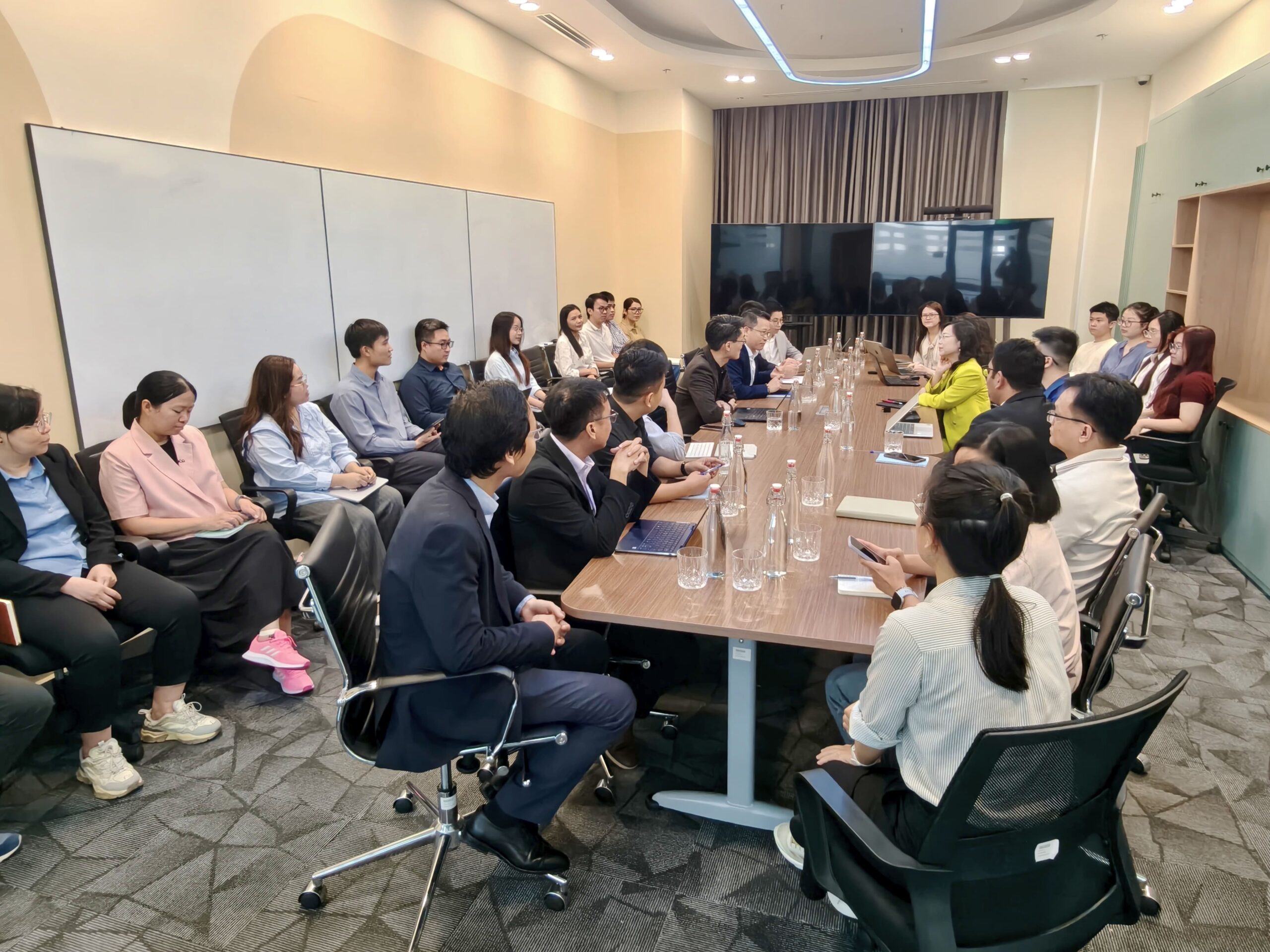 CMIT held Strategic Working Session with VinUniversity President Dr. Le Mai Lan